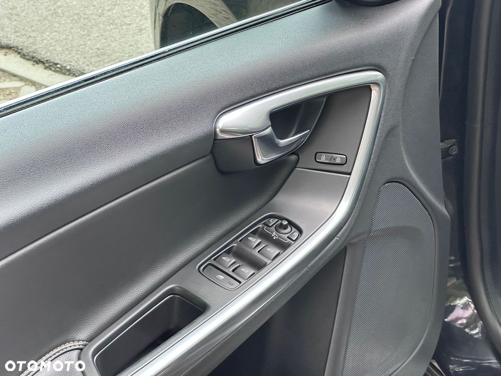 Volvo V60 D2 Summum - 16