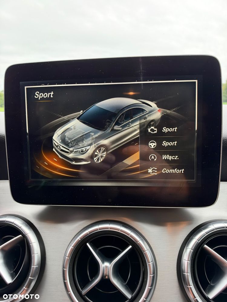 Mercedes-Benz CLA 200 7G-DCT AMG Line - 24