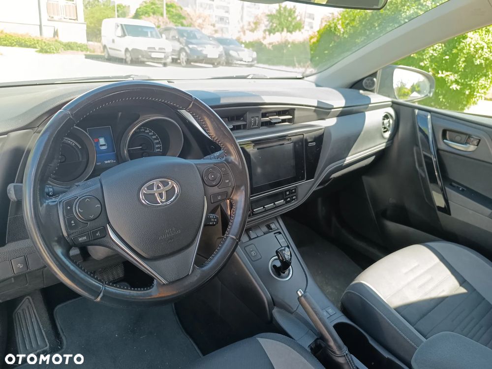 Toyota Auris - 11
