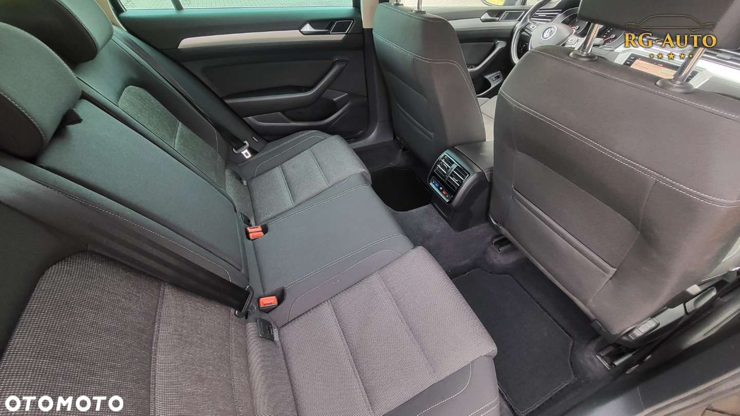 Volkswagen Passat - 27