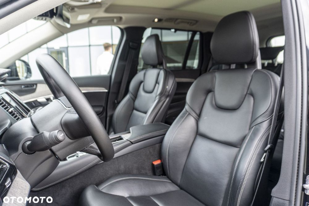 Volvo XC 90 - 9