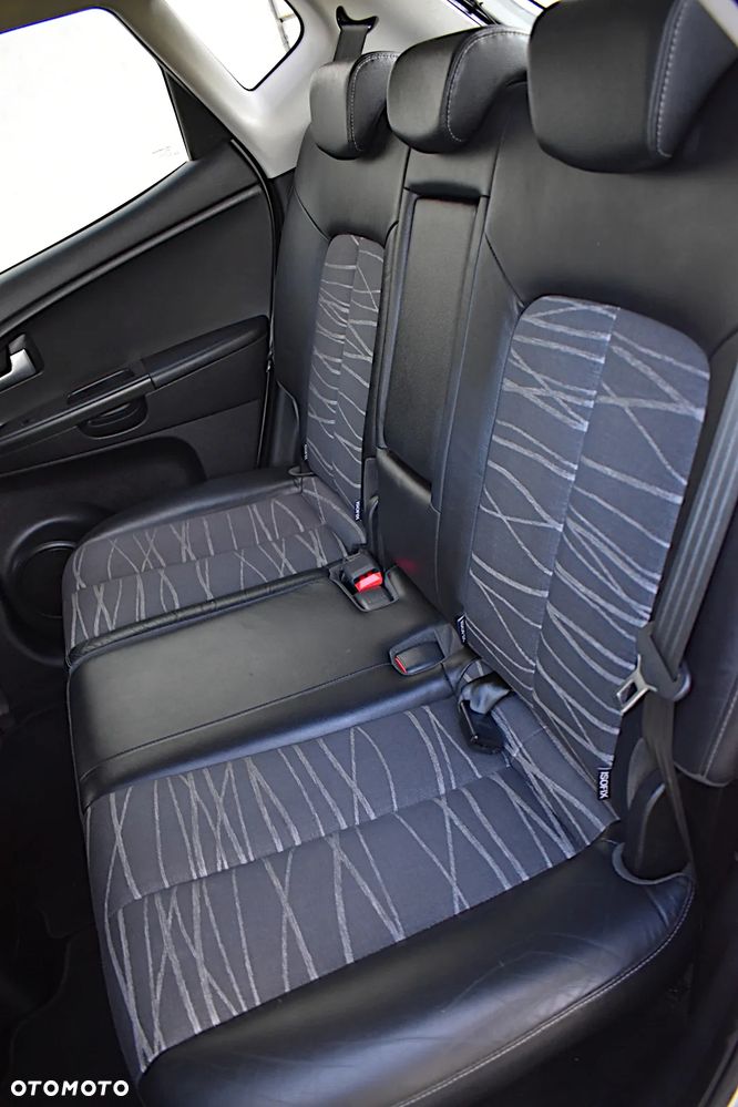 Kia Venga 1.4 CVVT Titanium Collection - 8