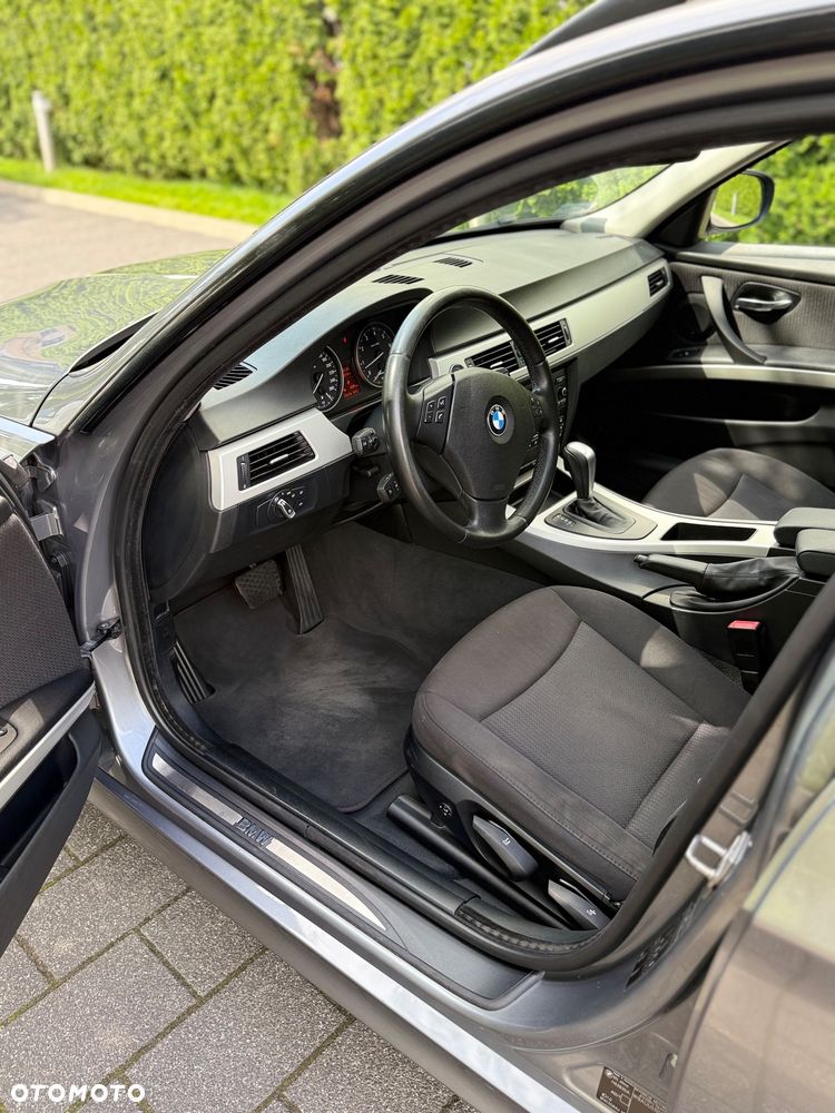 BMW Seria 3 325i xDrive - 9
