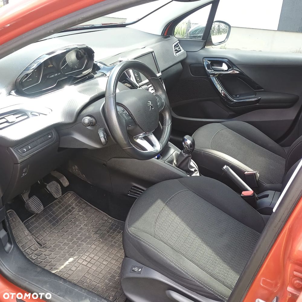Peugeot 208 1.2 PureTech Style - 9