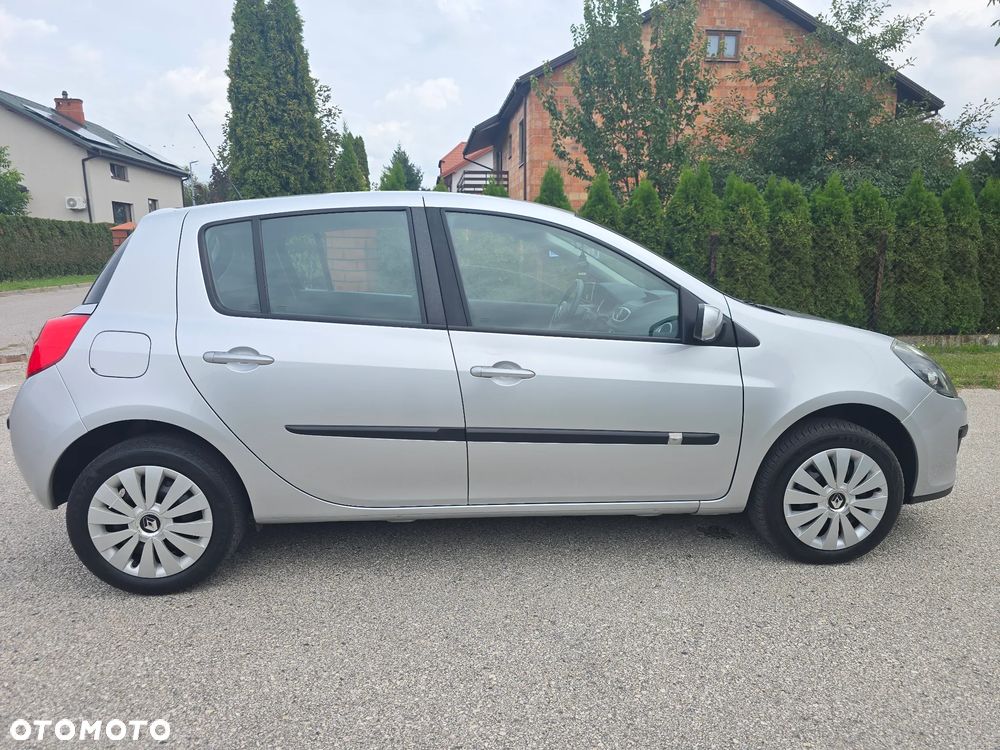 Renault Clio - 9