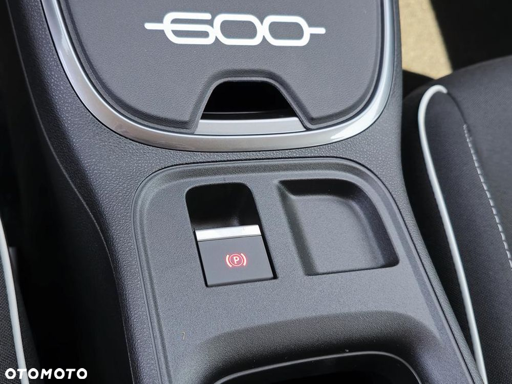 Fiat 600 1.2 Turbo Hybrid eDCT - 24