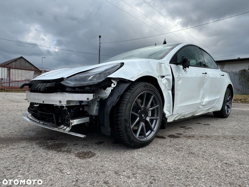 Tesla Model 3 Langstreckenbatterie Allradantrieb Dual Motor - 5