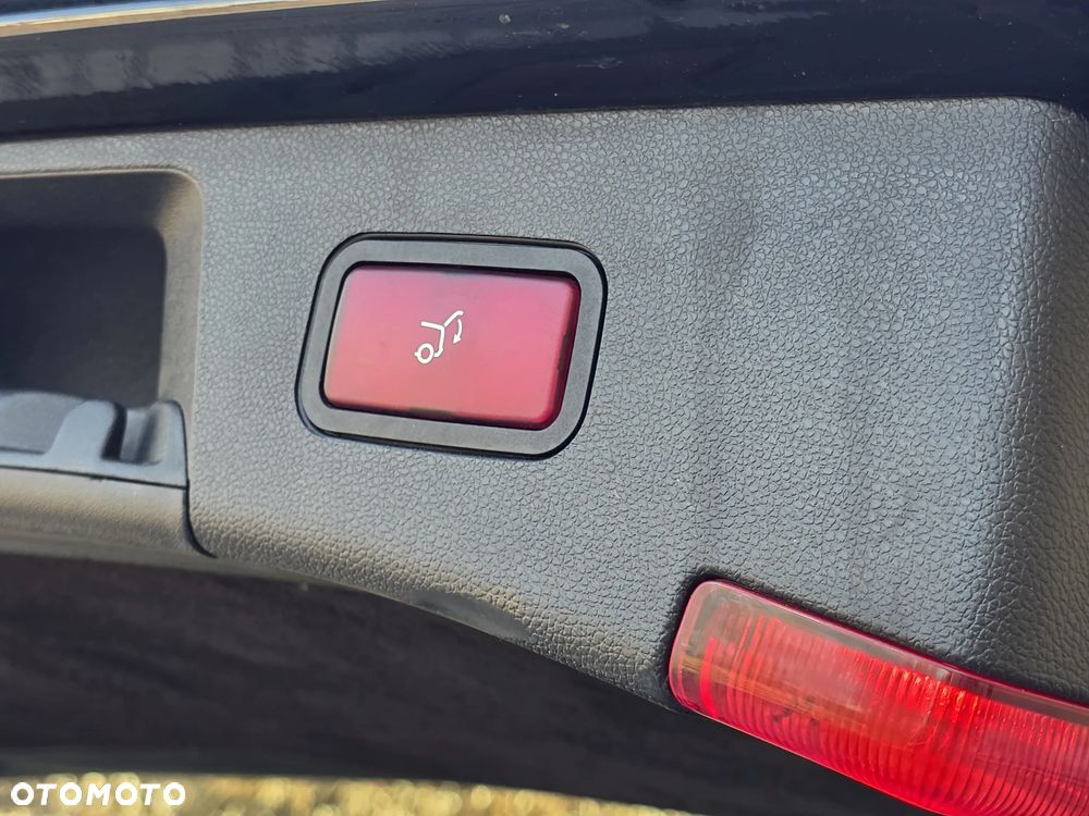 Mercedes-Benz Klasa E 350 CGI BlueEFFICIENCY 7G-TRONIC Avantgarde - 31