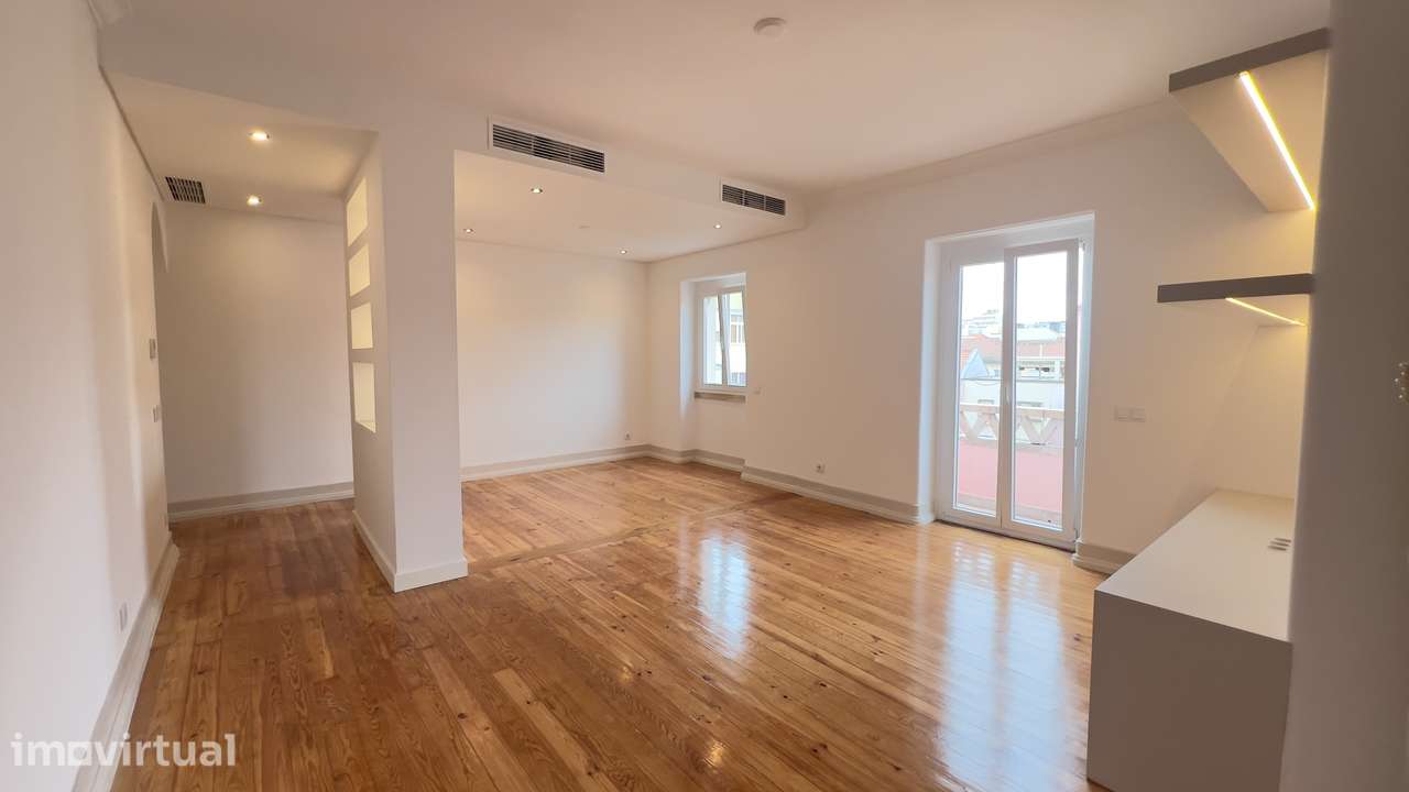 Apartamento T3 com 3 casas de banho e varanda - Grande imagem: 2/25