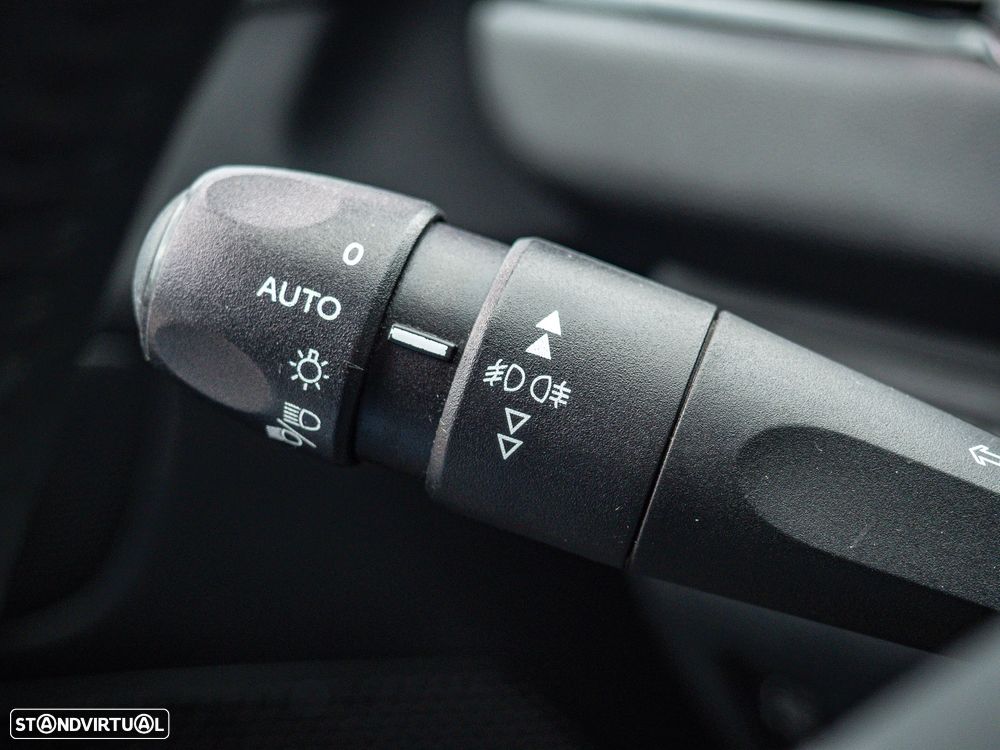 Peugeot 208 1.4 HDi SE Style - 24