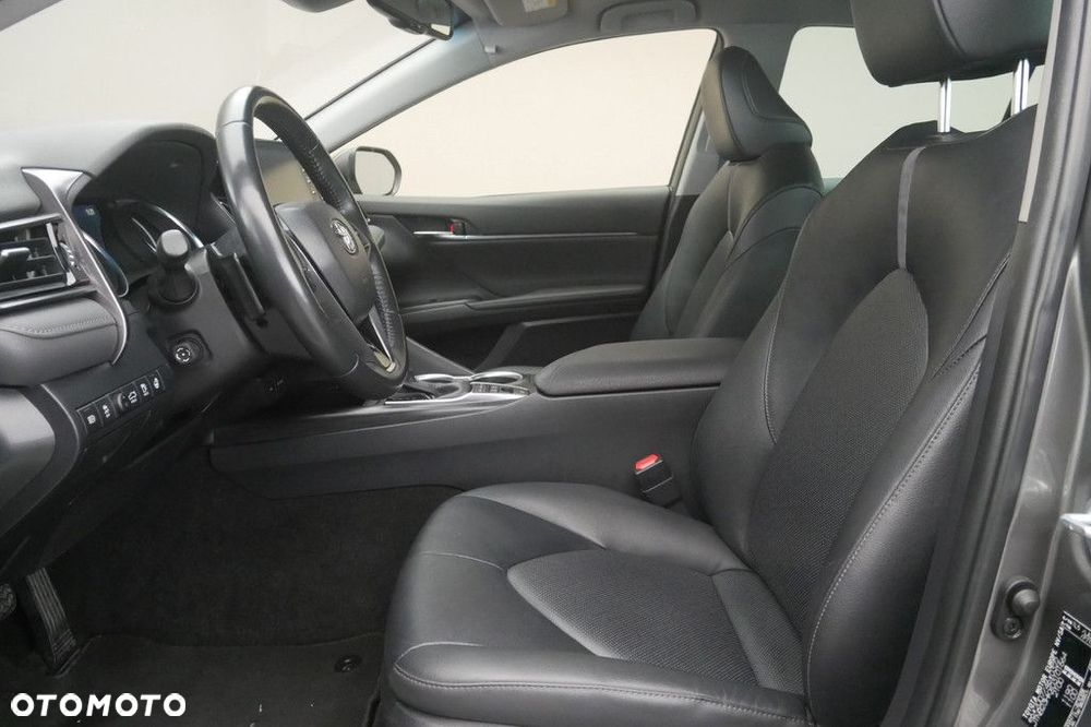 Toyota Camry 2.5 Hybrid Executive CVT - 12