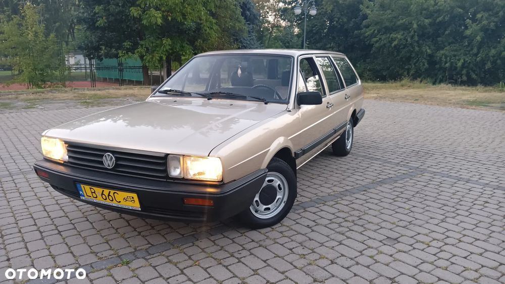 Volkswagen Passat 1.6 CL D - 1