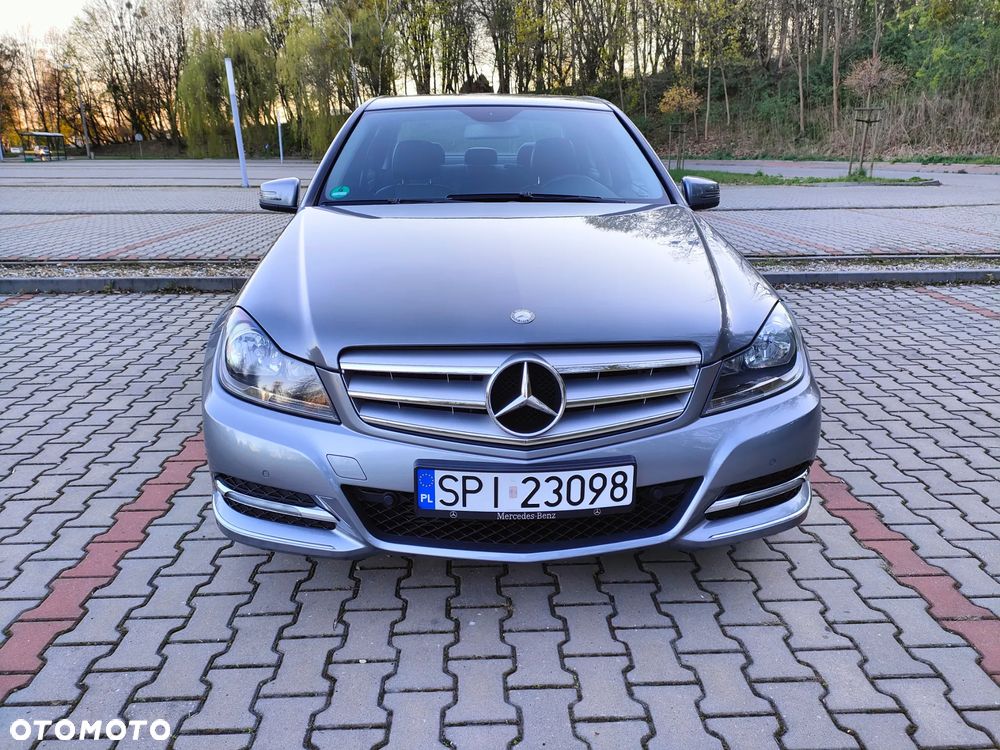 Mercedes-Benz Klasa C 180 CGI BlueEFFICIENCY Avantgarde - 3