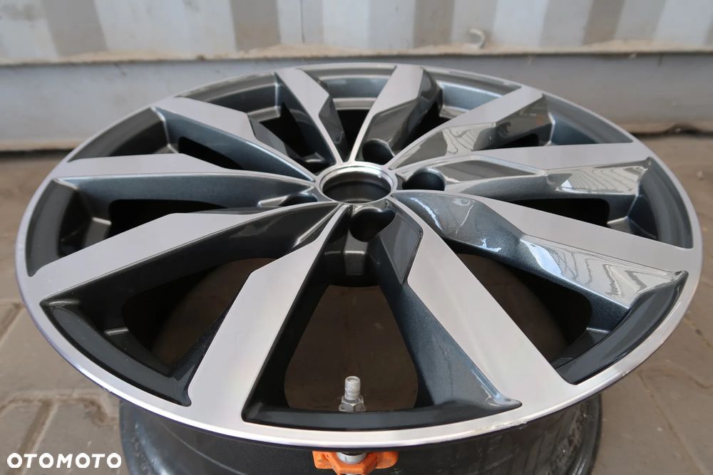 AD8 Felga Audi A6 A4 8w060105FJ 8x18et40 - 2