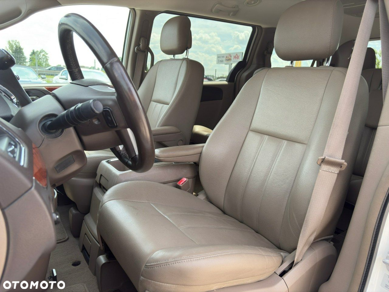 Chrysler Town & Country 3.6 Limited - 14
