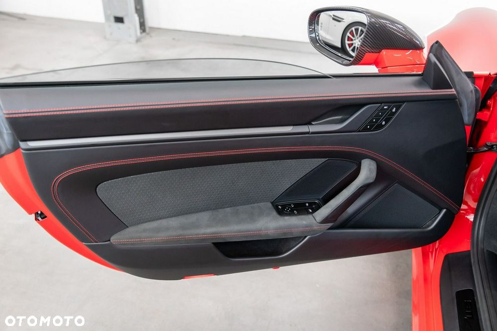 Porsche 911 Carrera 4 GTS PDK - 33