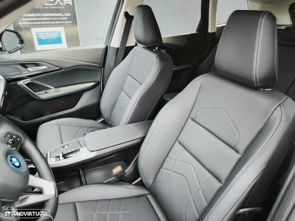 BMW iX1 eDrive20 - 26