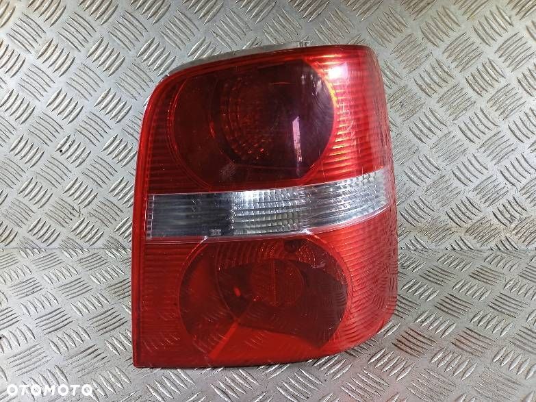 LAMPA PRAWA TYLNA VOLKSWAGEN TOURAN - 1