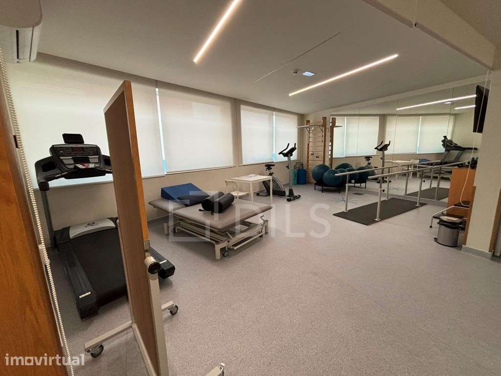 Espaço comercial para arrendar, na Rua Brito Capelo, Porto - Grande imagem: 5/21