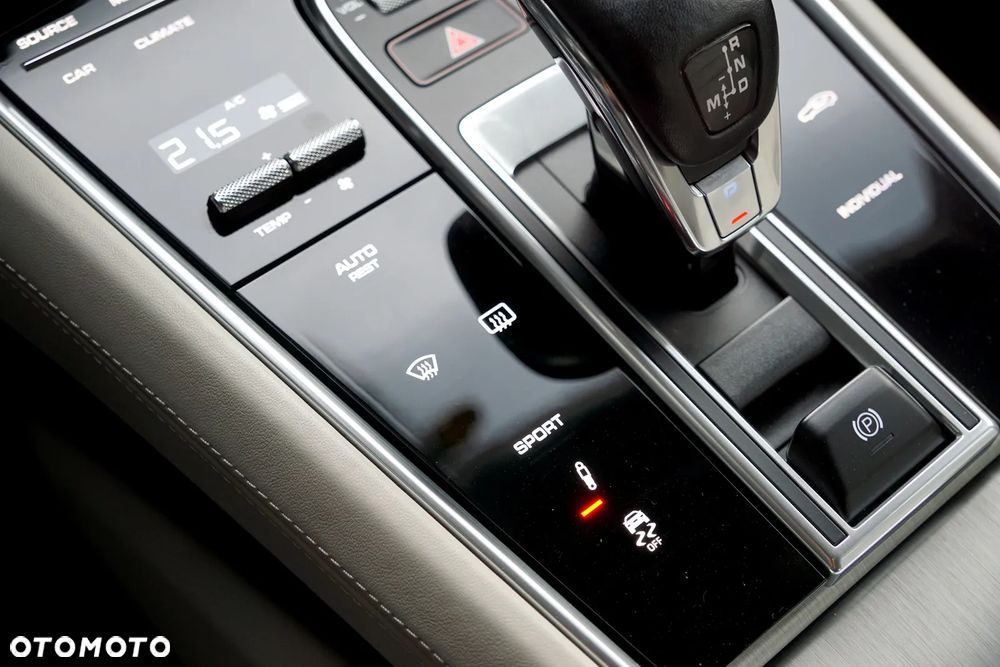 Porsche Panamera 4 - 36