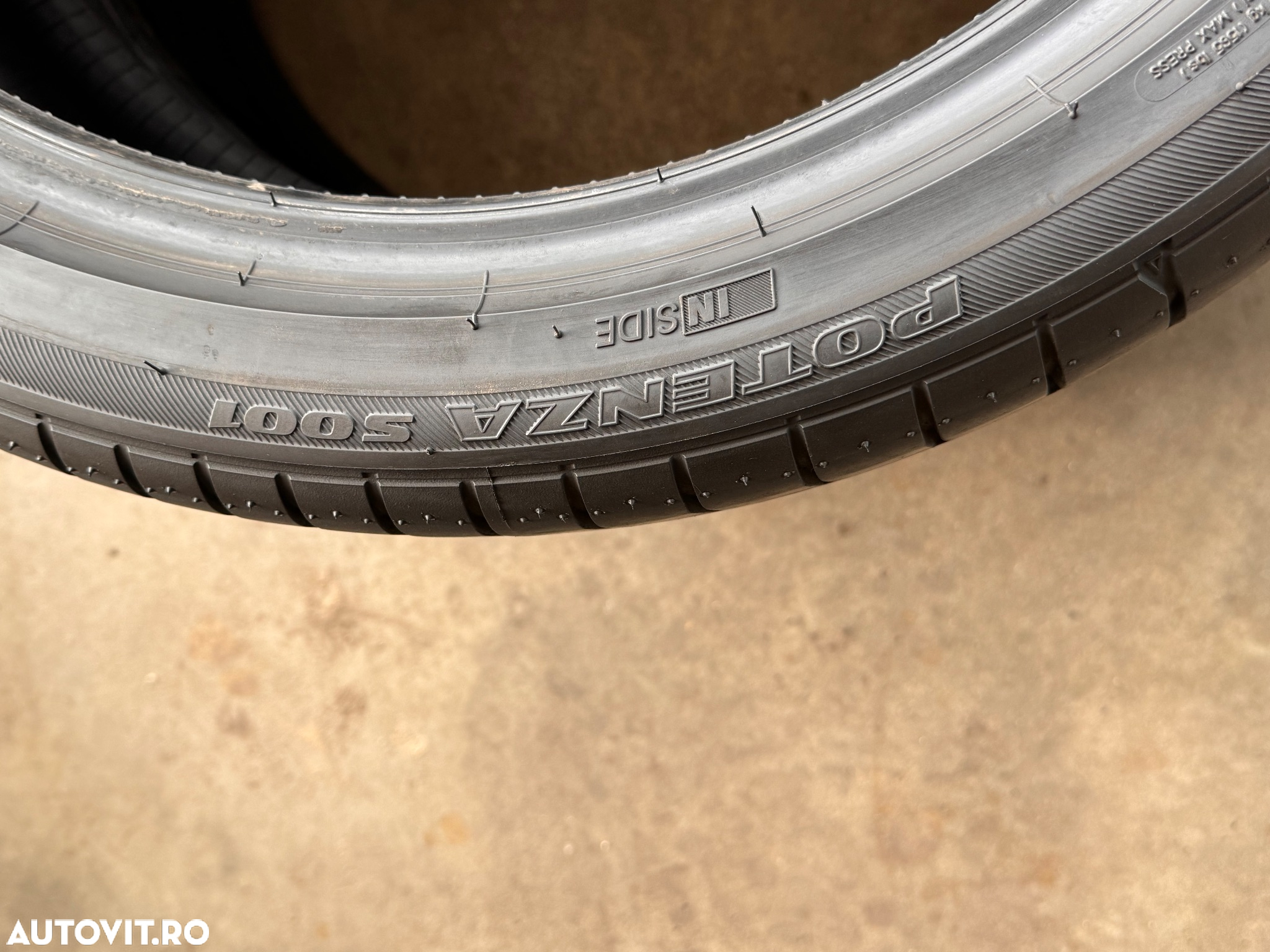 Vând 2 anvelope 235/40/19 bridgestone de vară ca noi - 7