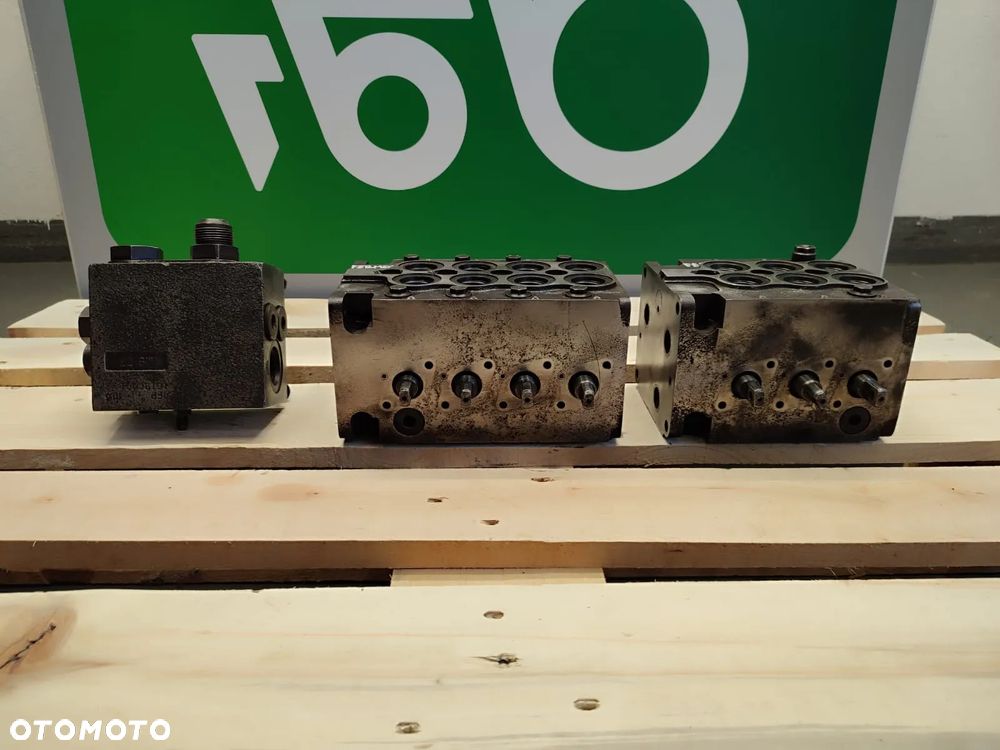 Blok hydrauliczny 161B7017 140A26687 161B5001 Fermec 860 - 9