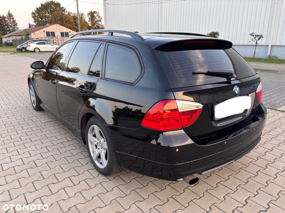 BMW Seria 3 318i Touring - 16