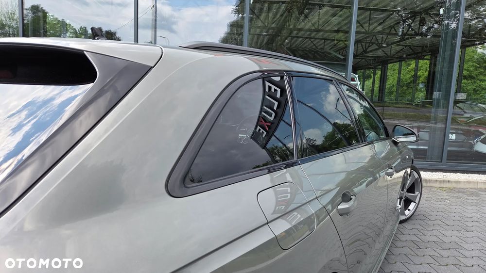 Audi A4 Avant 40 TDI quattro S tronic S line - 32