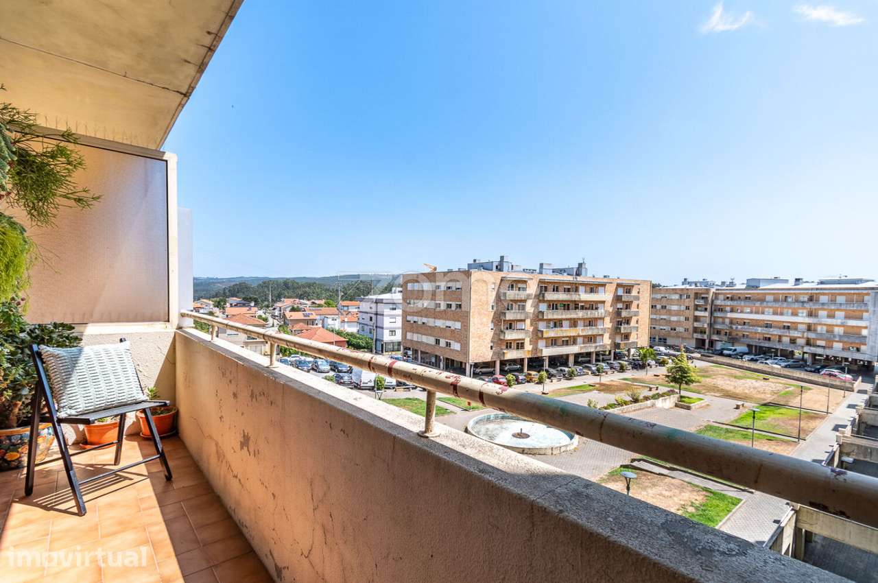 Apartamento T3 com duas Varandas e Garagem Box, São Romão do Corona... - Grande imagem: 5/49
