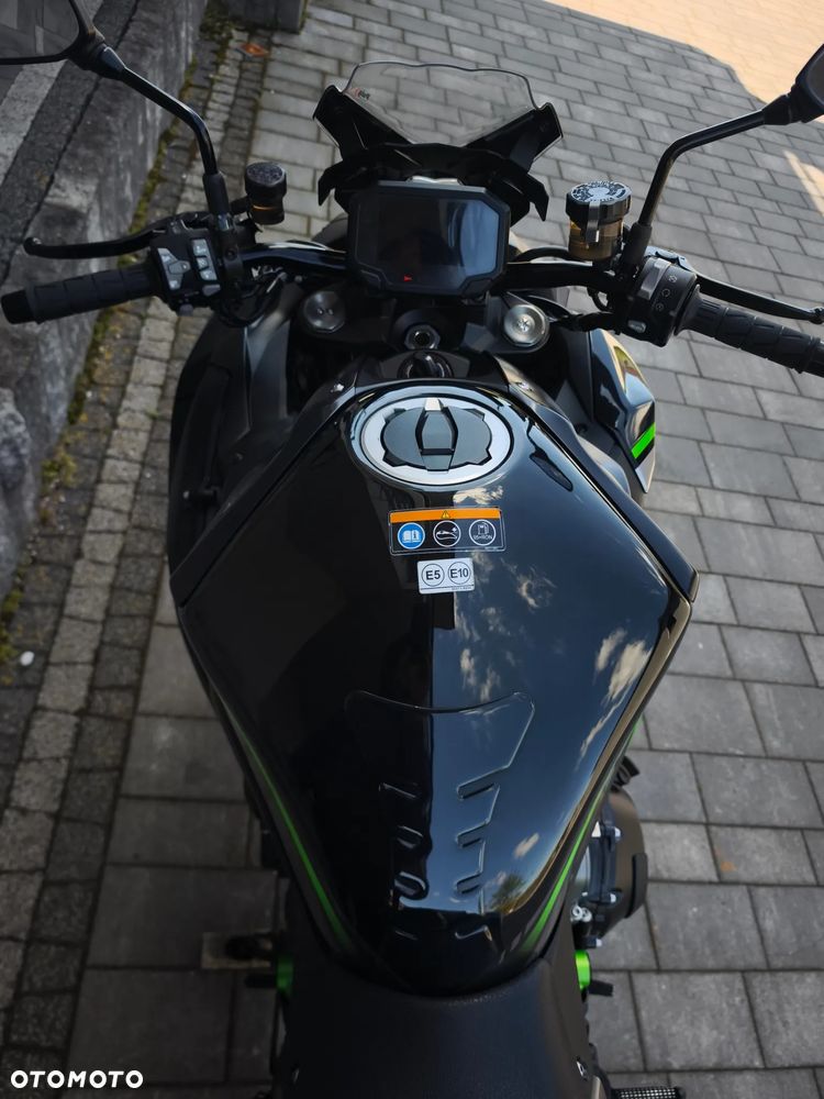 Kawasaki H2 - 18