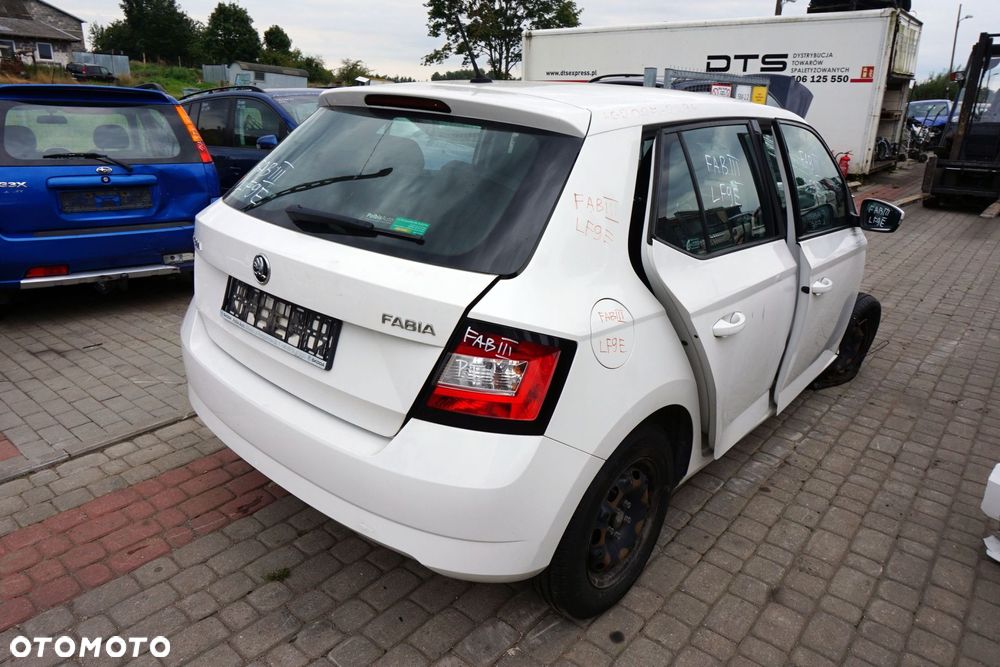SKODA FABIA III NJ3 5D HB 2016 LF9E 1.0 12V CHYA 60KM QAC BIAŁY na części - 5