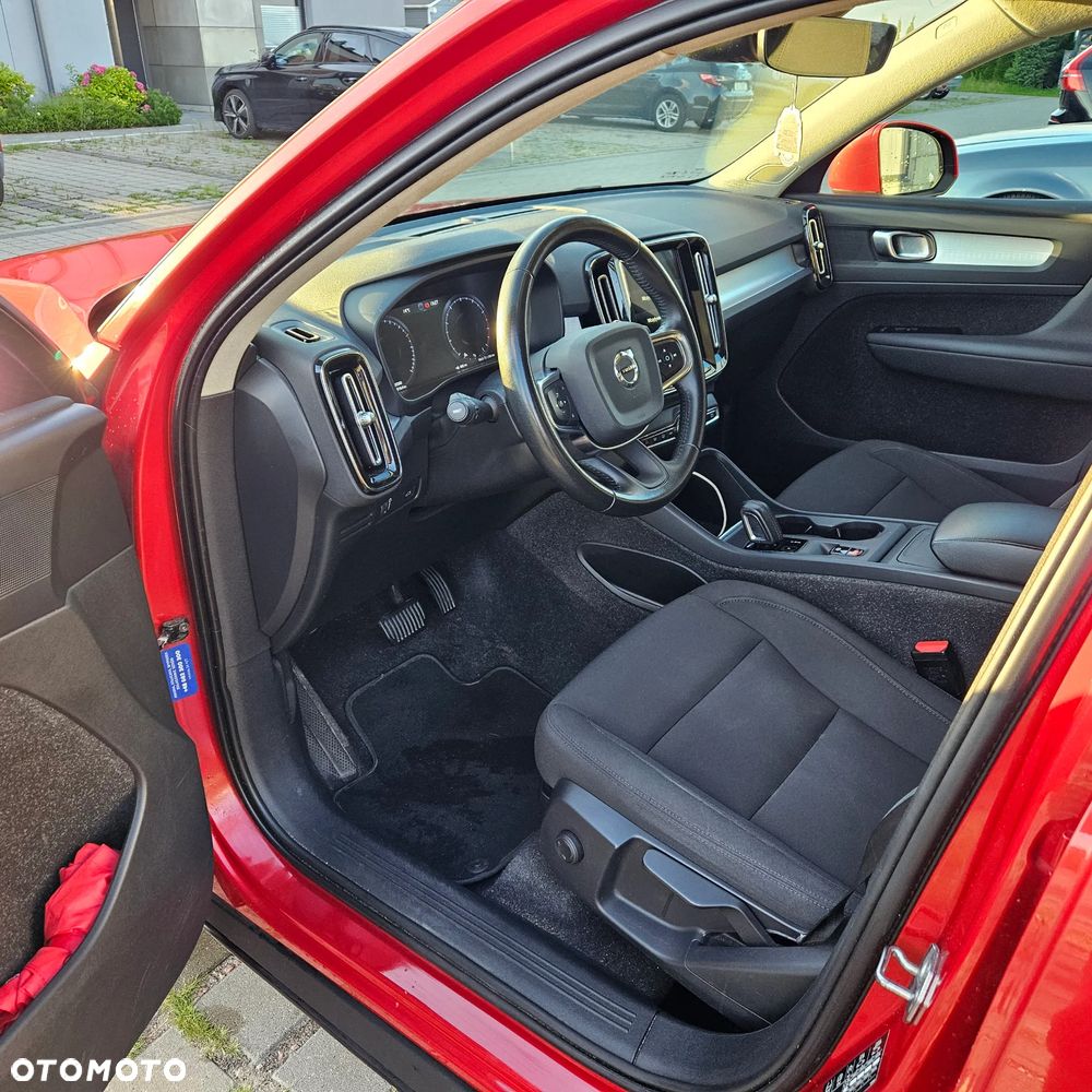 Volvo XC 40 T3 Momentum Pro - 24
