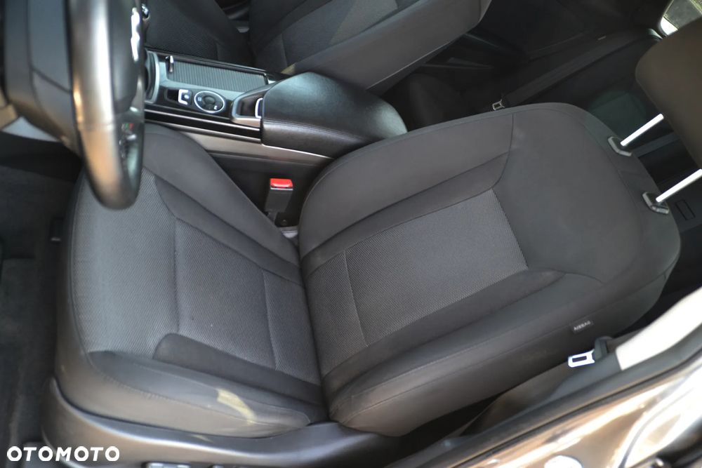 Hyundai i40 Kombi blue 1.6 Space - 26