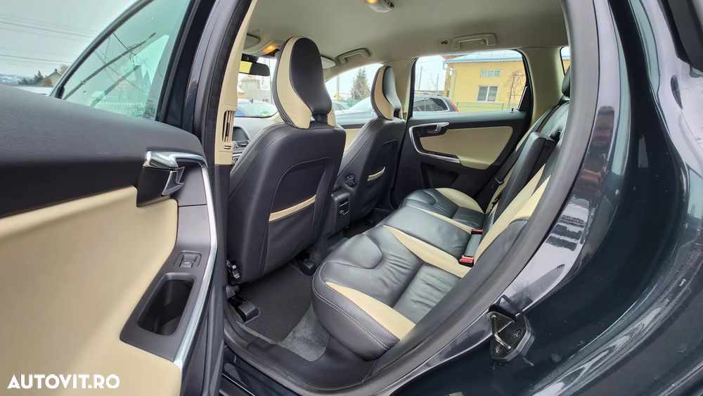 Volvo XC 60 D4 RDesign - 32