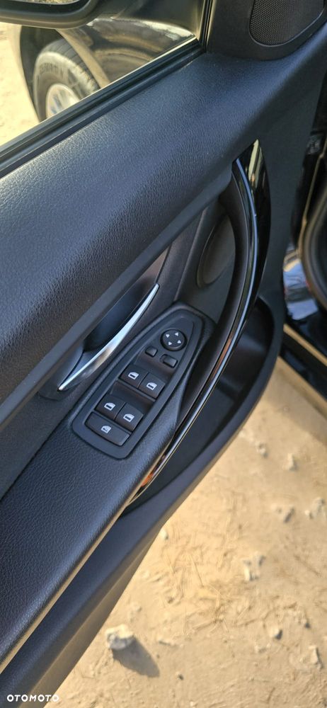 BMW Seria 3 318d DPF Edition Sport - 27