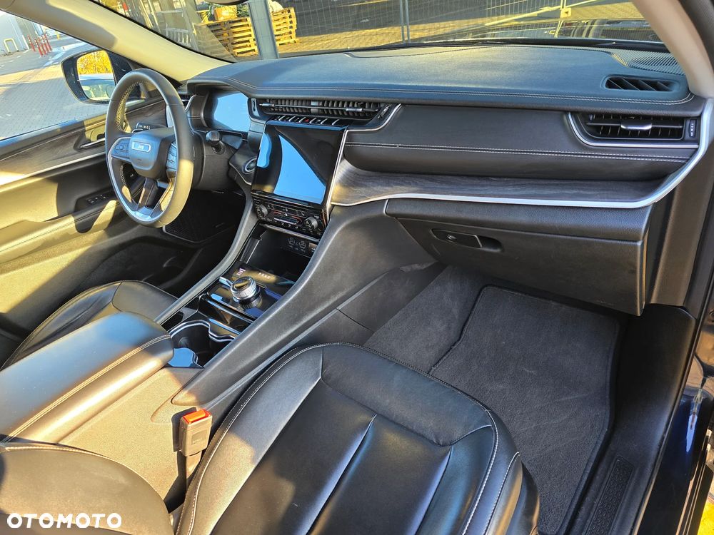 Jeep Grand Cherokee - 18