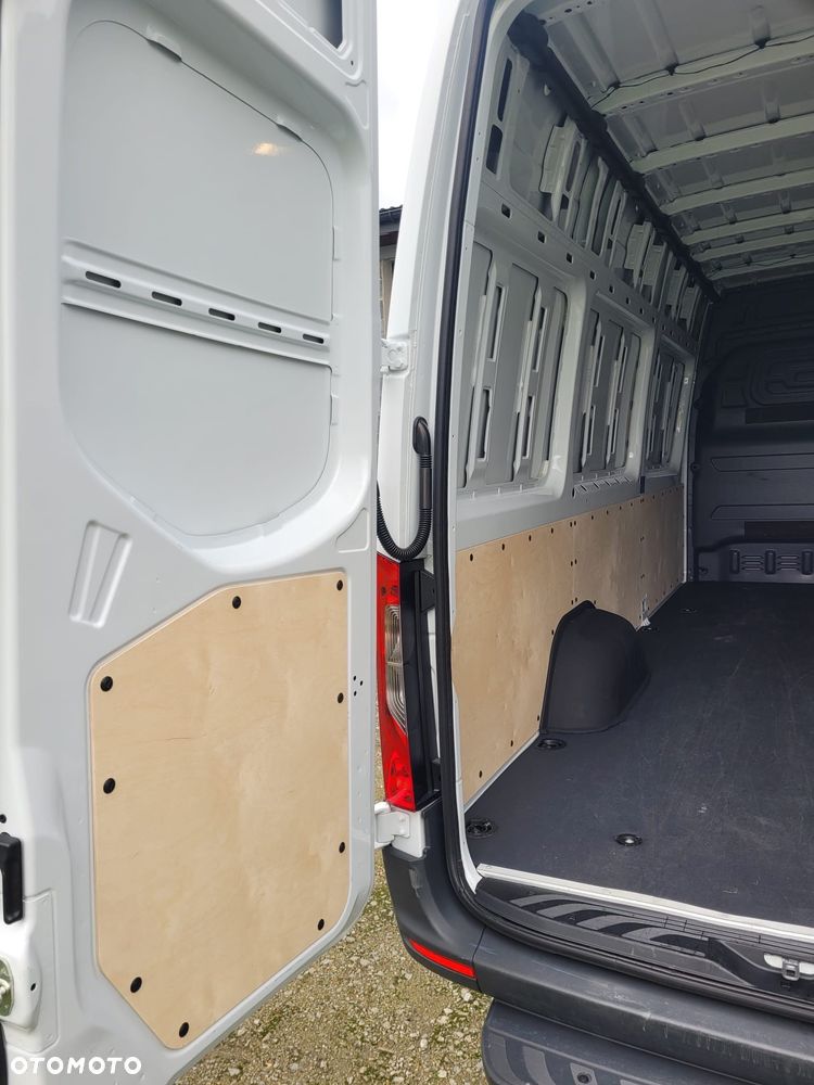 Mercedes-Benz Sprinter - 13