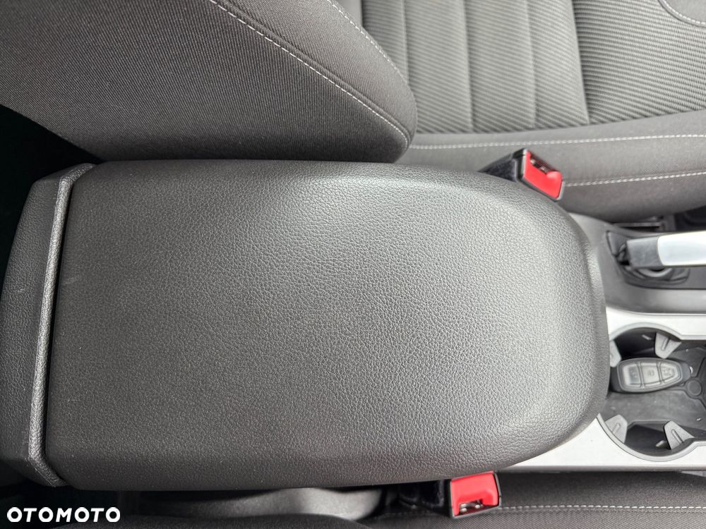 Ford Kuga 1.5 EcoBoost 2x4 Trend - 28