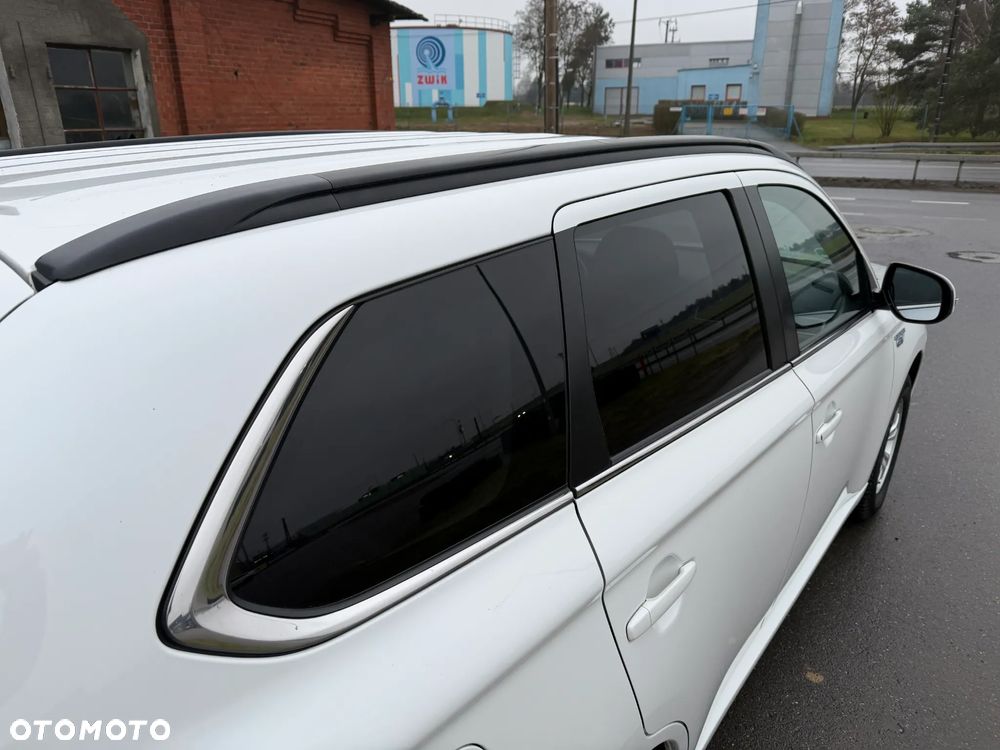 Mitsubishi Outlander 2.0 4WD - 23