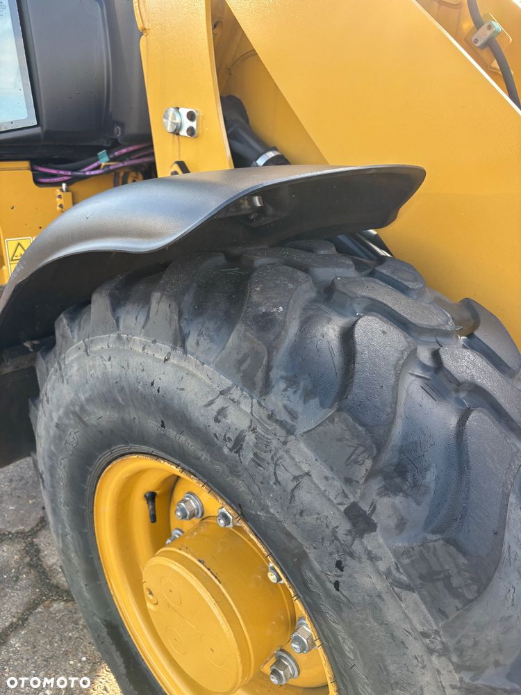 Caterpillar 906M - 2