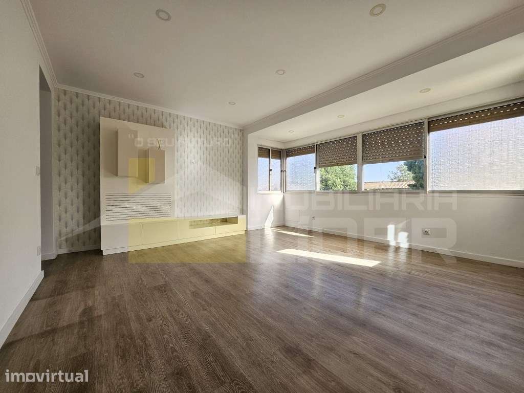 OFERECEMOS a Escritura 
Excelente Apartamento T3 muito luminoso em... - Grande imagem: 2/22