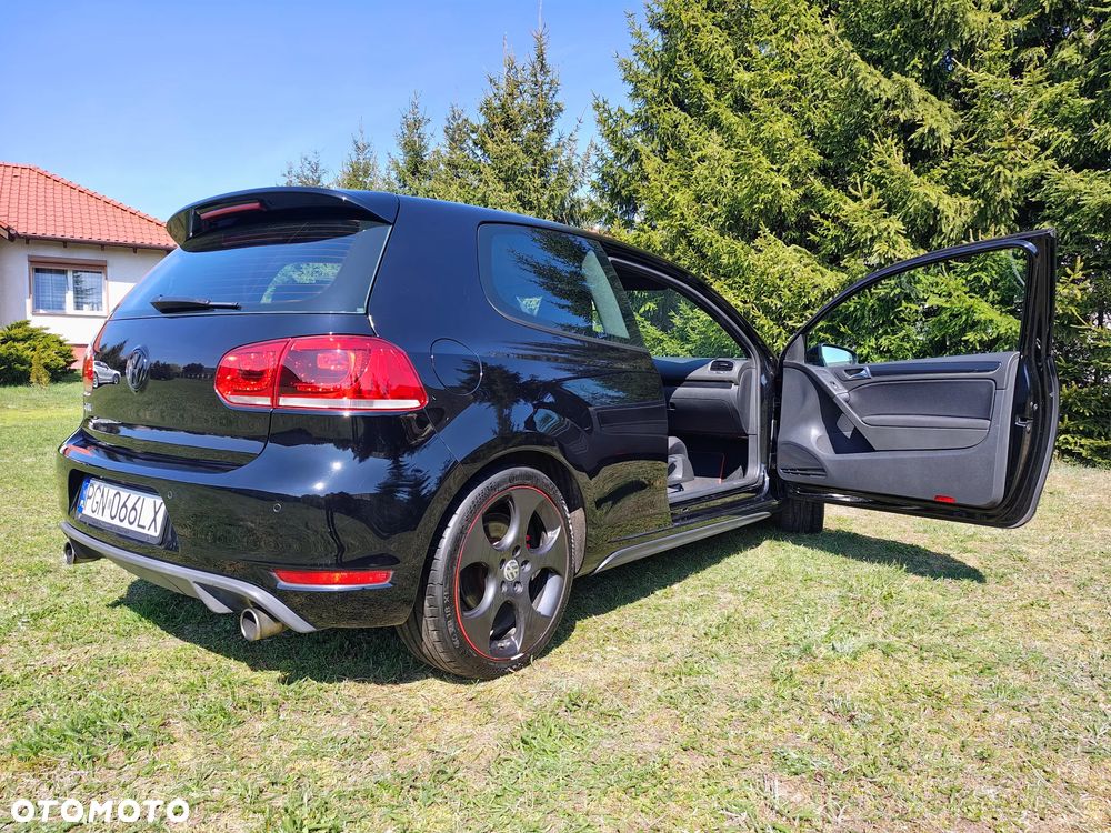 Volkswagen Golf - 6