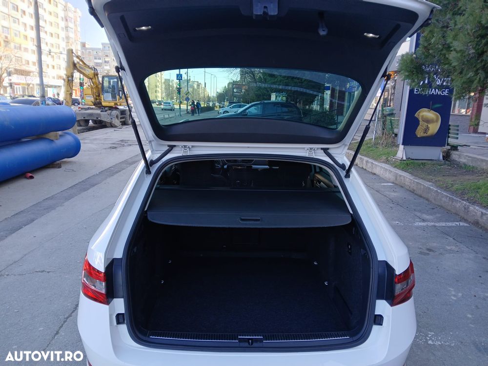 Skoda Superb 2.0 TDI DSG Style - 31