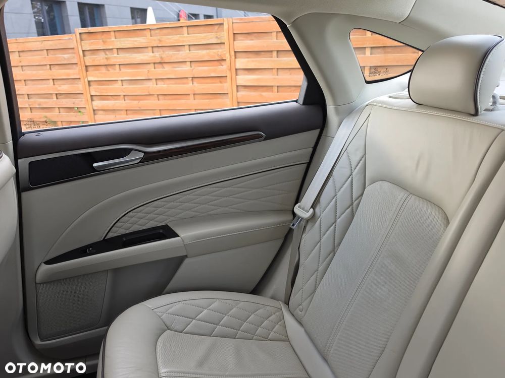 Ford Fusion - 26