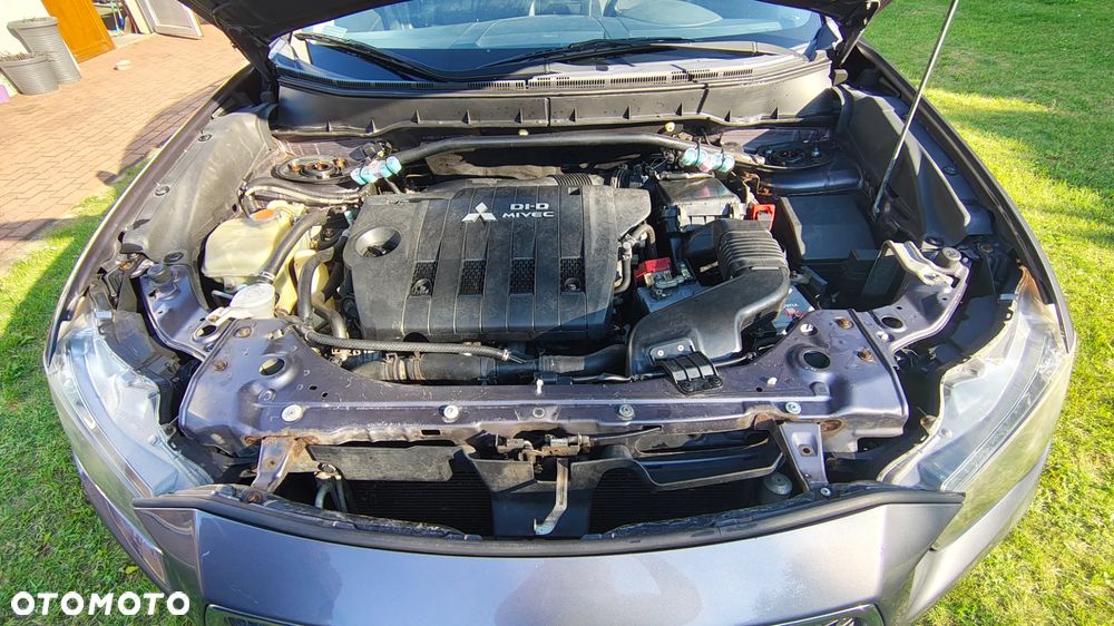 Mitsubishi Outlander - 8