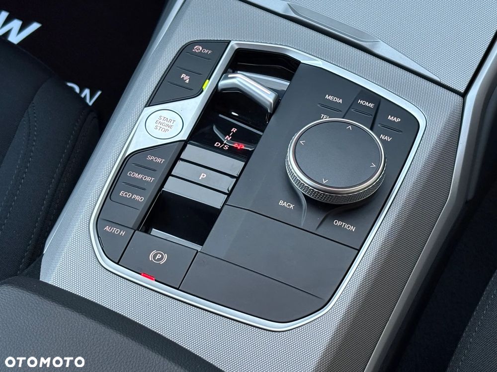 BMW Seria 3 320d xDrive - 16