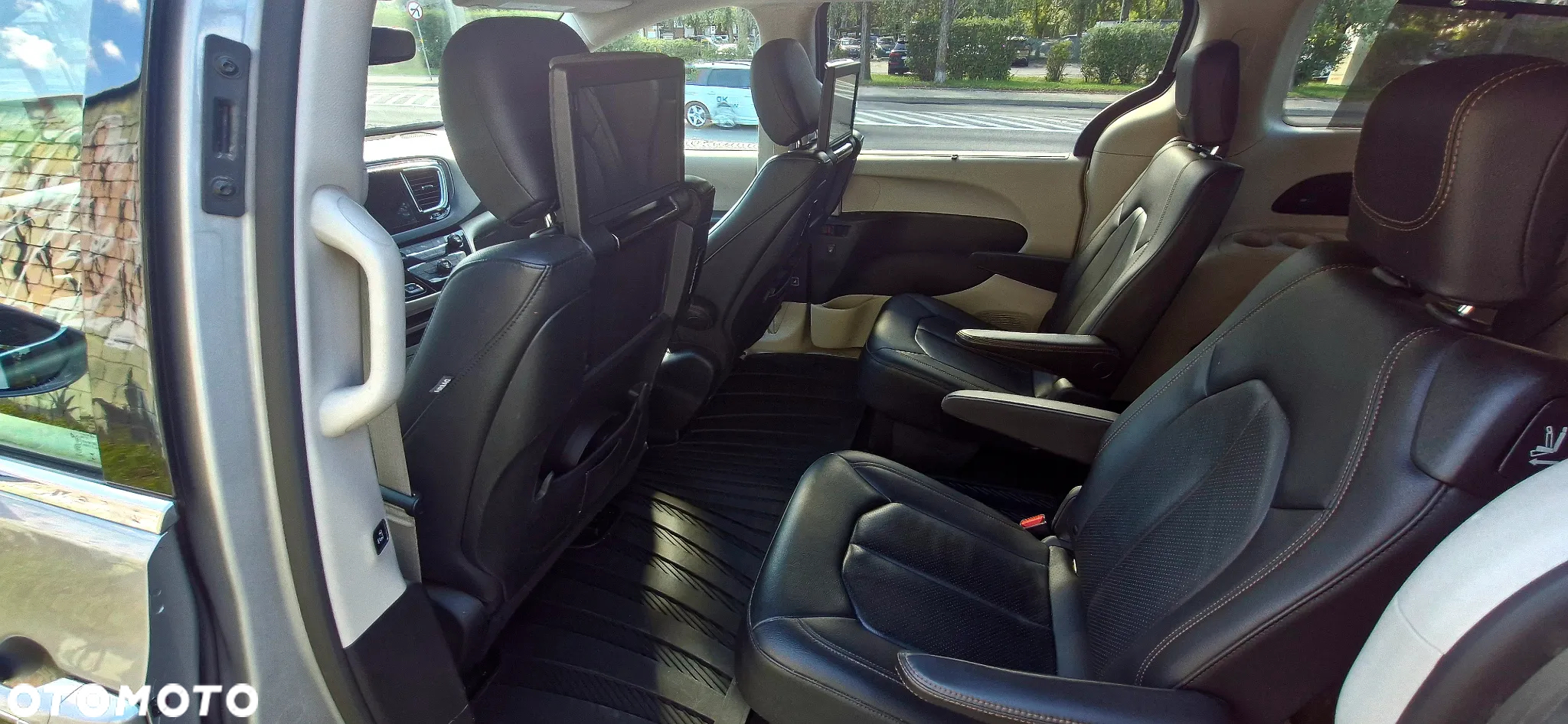 Chrysler Pacifica - 14