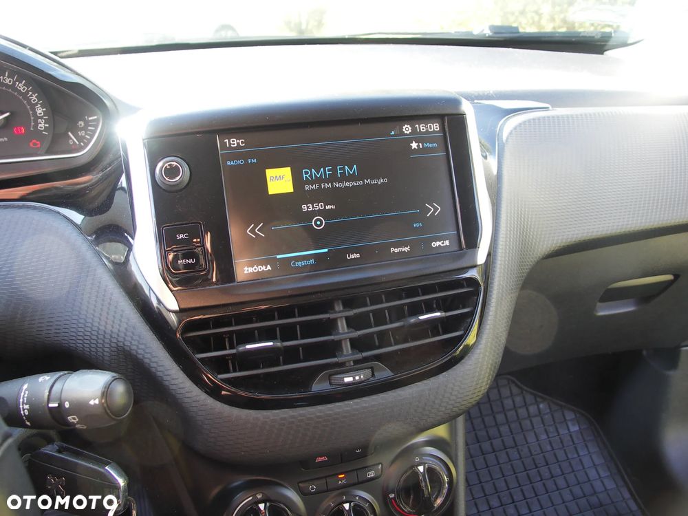 Peugeot 208 1.2 PureTech Style - 12