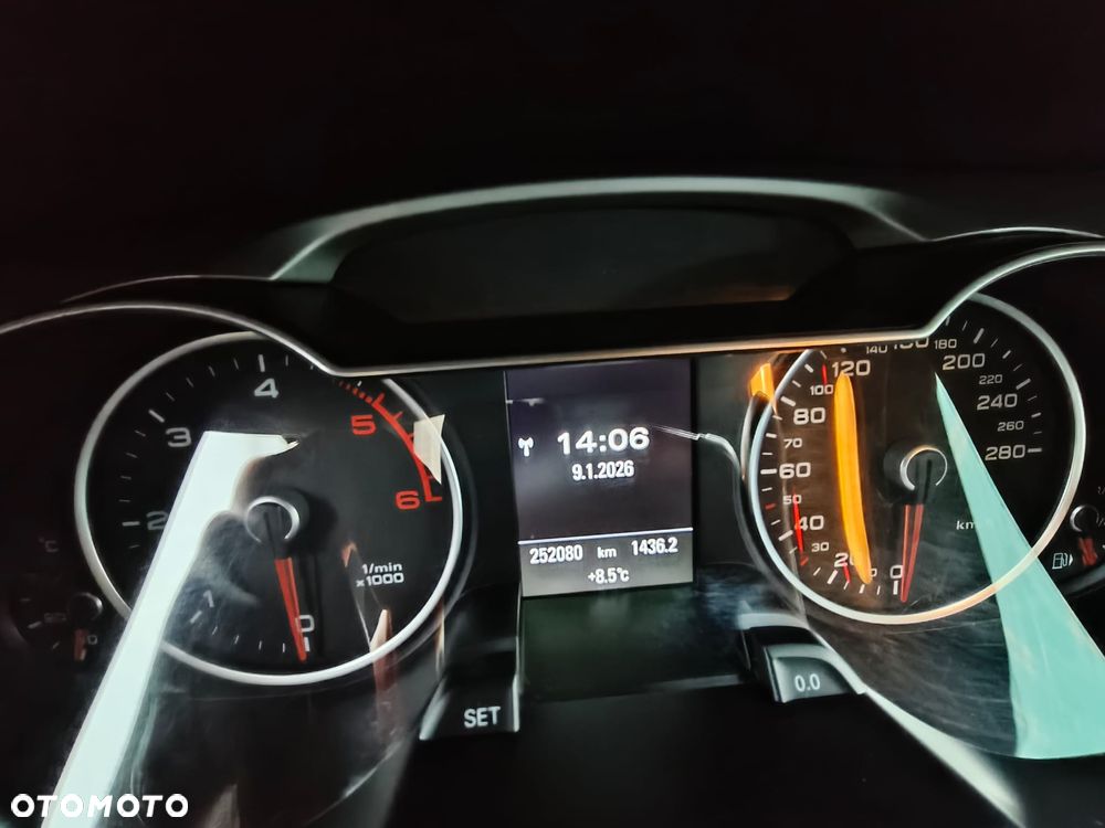 Audi A4 Avant 2.0 TDI Quattro Line S tronic - 28