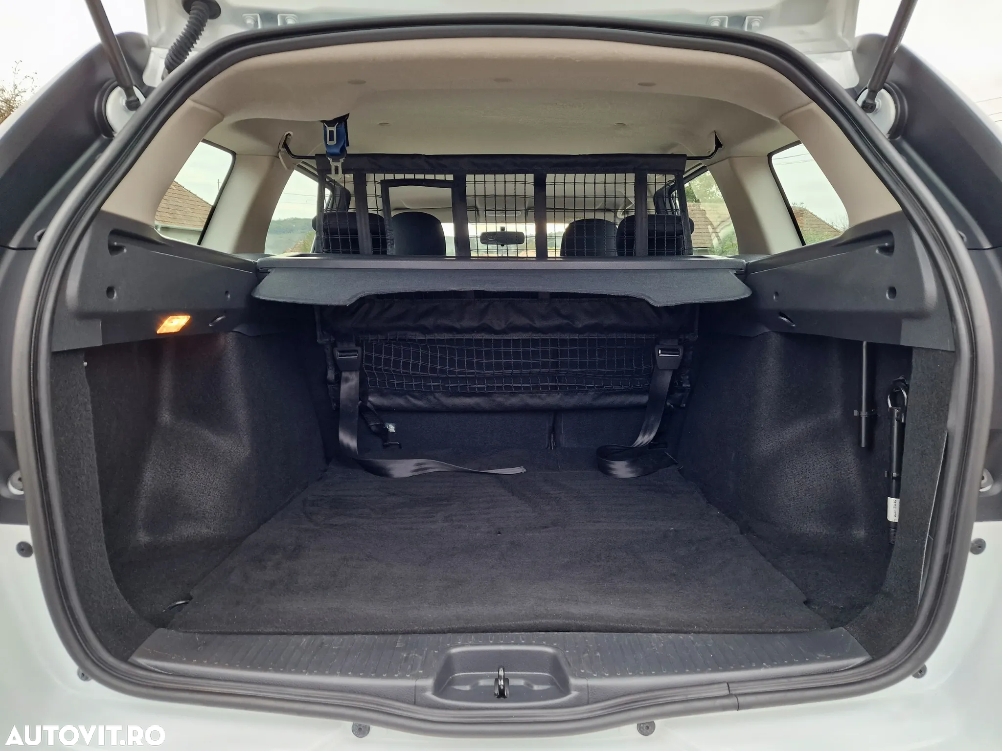 Dacia Logan MCV TCe 90 Celebration - 28